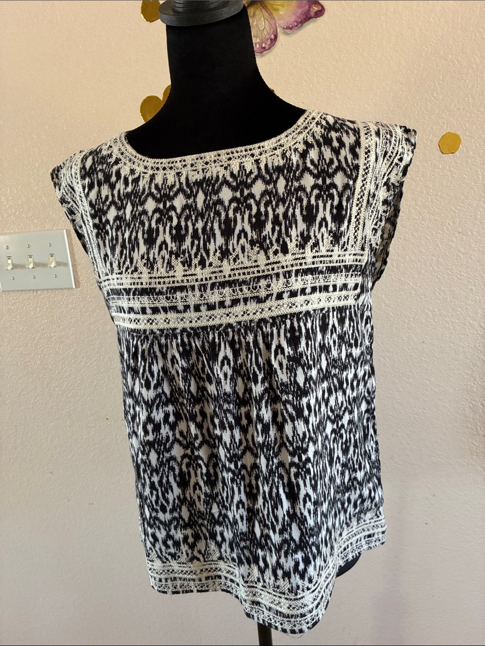 Black and White Patterned Cap-Sleeve Blouse with Crochet Trim